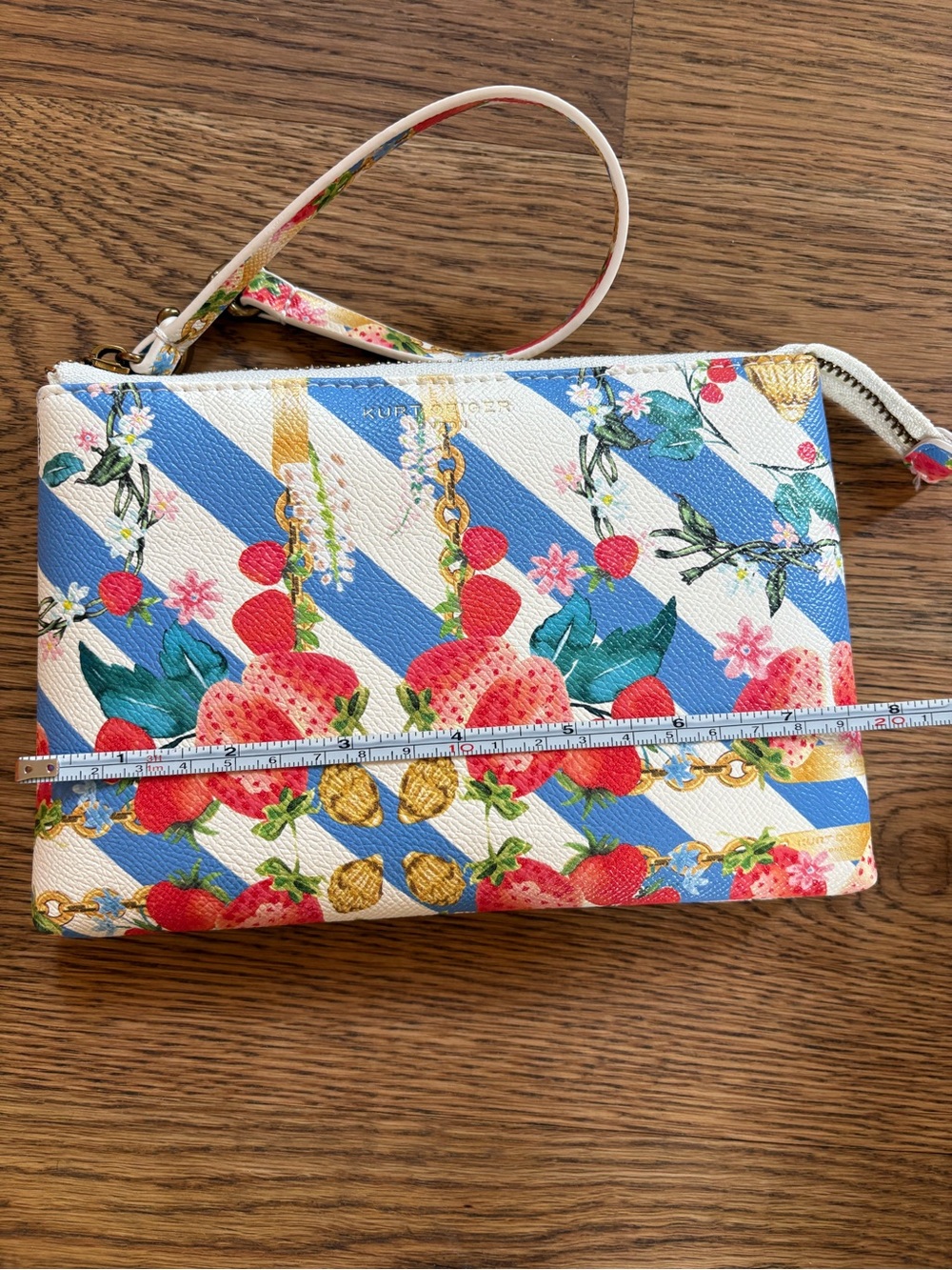 Kurt Geiger London Wristlet Strawberry & Gold Accents NWOT - Picture 8 of 8